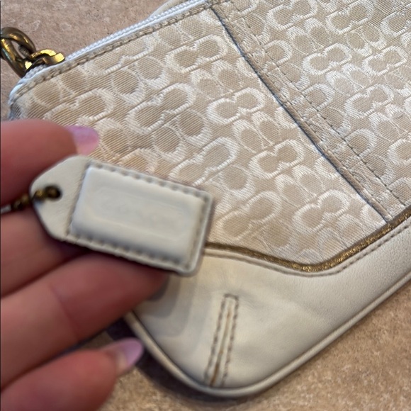Coach White Elegant Textured Wristlet Clutch - Picture 2 of 3
